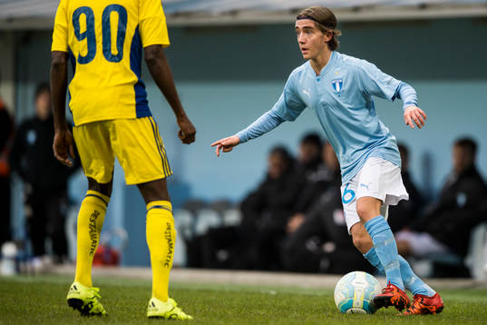 Malmö FFs Anton Kralj och Helsingfors Nnamldi Oduamadi