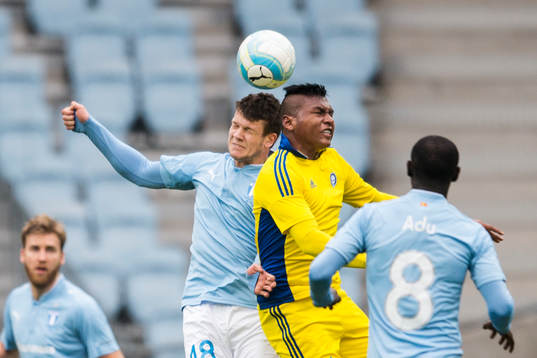 Malmö FFs Mattias Andersson och Helsingfors Alfero Morelos