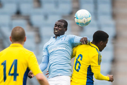 Malmö FFs Enock Kofi Adu och Helsingfors Obed Malolo
