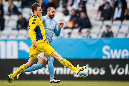 Helsingfors Leo Väisänen och Malmö FFs Guillermo Molins