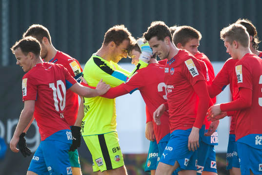 Helsingborgs målvakt Tome Chencinski jublar med Max
