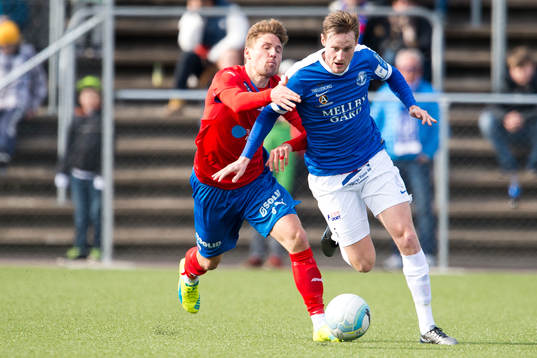 Helsingborgs Martin Christensen försöker få tag på