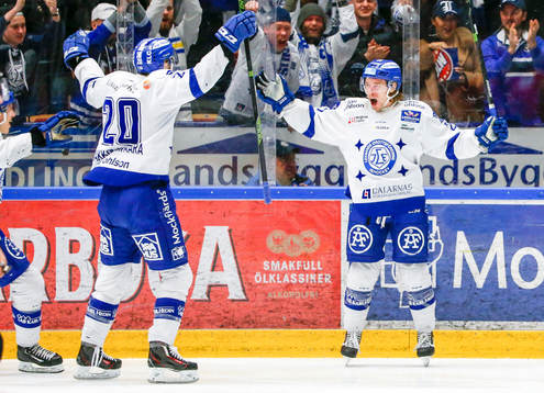 Leksands Tommi Paakkolanvaara och Brock Montpetit jublar
