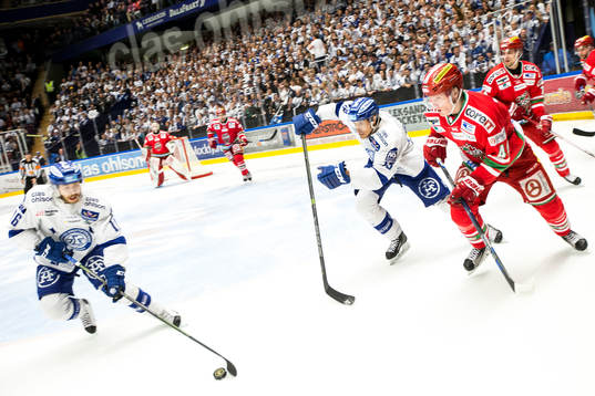 Leksands János Hári med pucken Leksands Jon Knuts Modos