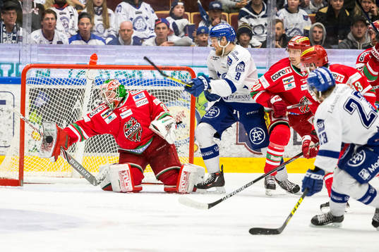 Modos målvakt Adam Reideborn räddar Leksands Lukas