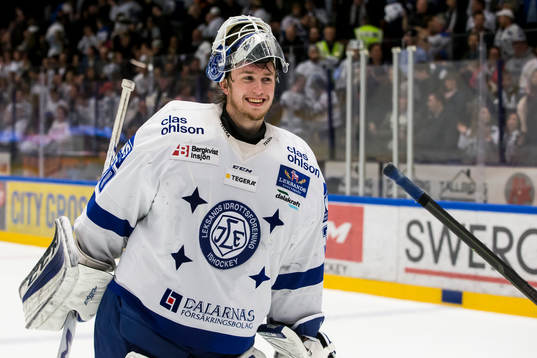 Leksands målvakt Henrik Haukeland glad
