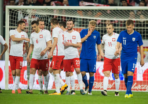 Finlands Paulus Arajuuri och Robin Lod deppar