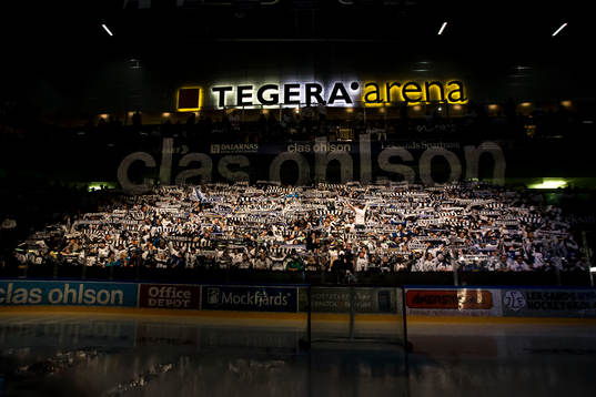 Leksands fansen  innan ishockeymatchen i kvalet  till SHL