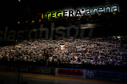 Leksands fansen  innan ishockeymatchen i kvalet  till SHL