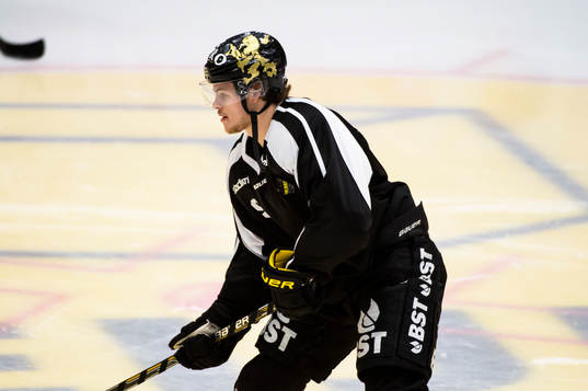 s Malte Strömwall värmer upp