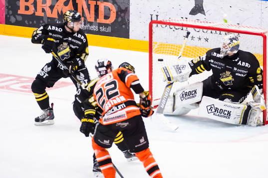 Karlskronas Alexander Bergström gör 1-0