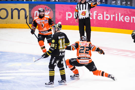 Karlskronas Alexander Bergström gör 1-0