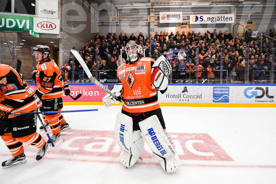 Karlskronas målvakt Johan Holmqvist jublar