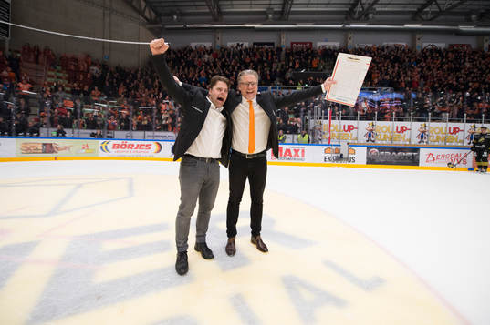 Karlskronas tränare Per Hånberg och Ove Molin jublar