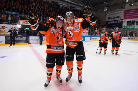 Karlskronas Filip Cruseman och Alexander Bergström jublar