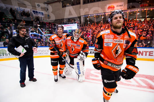 Karlskronas Alexander Viklund jublar med Karlskronas