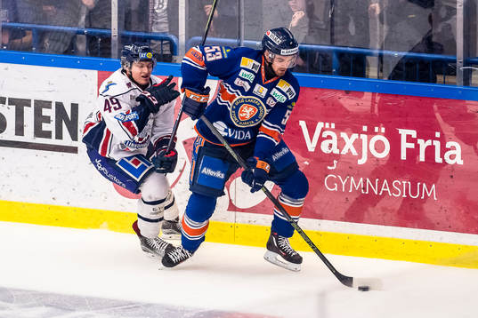 Linköpings Rhett Rakhshani jagar Växjös Eddie Larsson