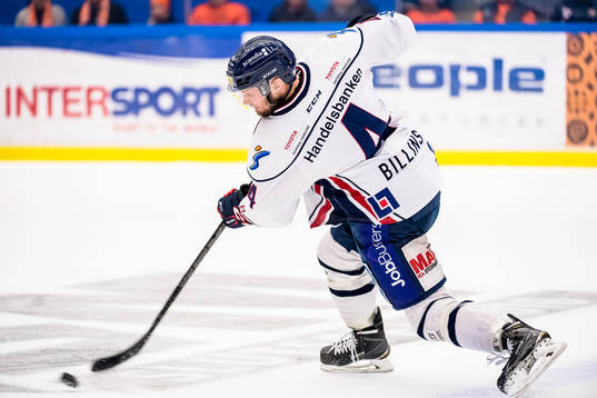Linköpings Chad Billins skjuter skottet till 0-1 målet