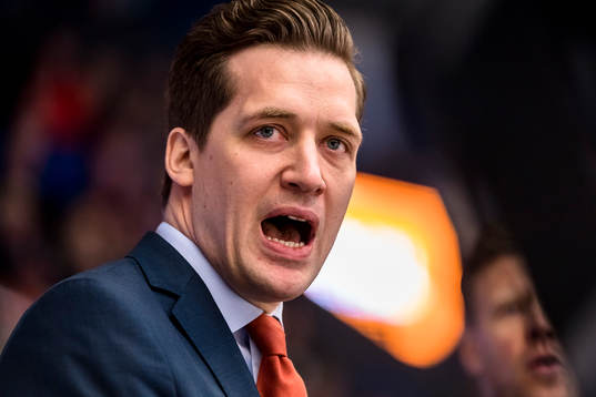 Växjös tränare Sam Hallam skriker