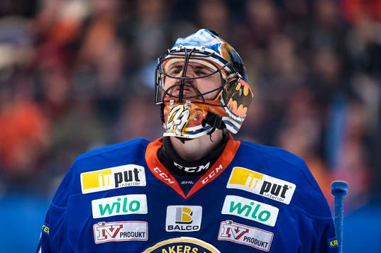 Växjös målvakt Cristopher Nihlstorp gör en grimas