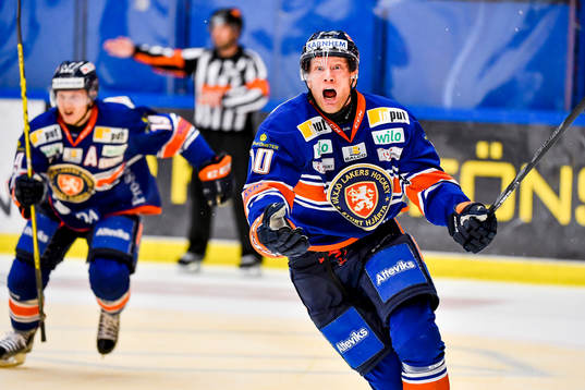 Växjös Richard Gynge jublar