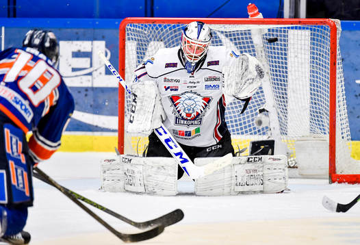 Växjös Richard Gynge görr 1-1 bakom Linköpings målvakt