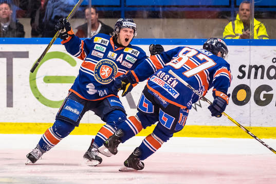 Växjös Tuomas Kiiskinen jublar