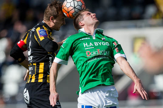 Häckens Jasmin Sudic i nickduell med Ljungskiles Gabriel