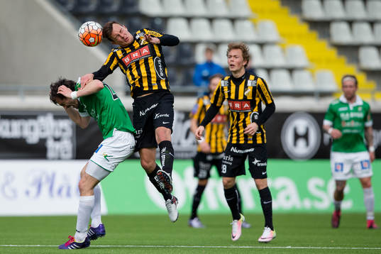Häckens Niels Vorthoren vinner nickduell mot Ljungskiles