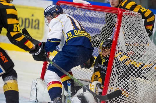Djurgårdens Marcus Davidsson kör över Skellefteås