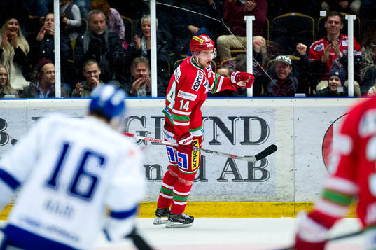Modos Emil Pettersson jublar