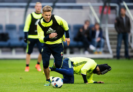 Pontus Wernbloom fintar Jimmy Durmaz
