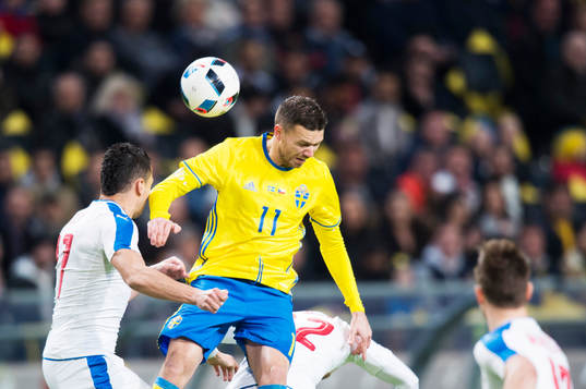 Sveriges Marcus Berg i nickduell med Tjeckien  Marek Suchy