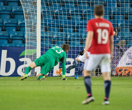 2-0 after goalkeeper mistake, Jesse Joronen. Norway -