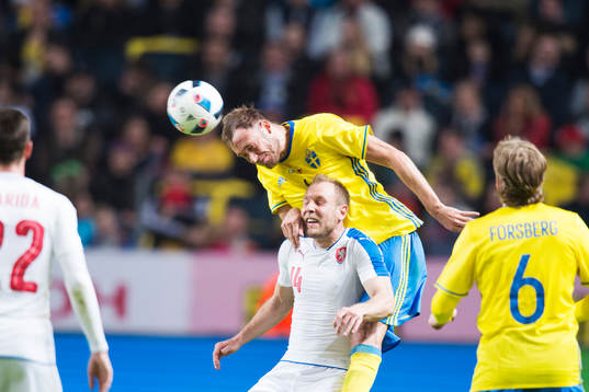 Sveriges Andreas Granqvist i nickduell med Tjeckien Daniel