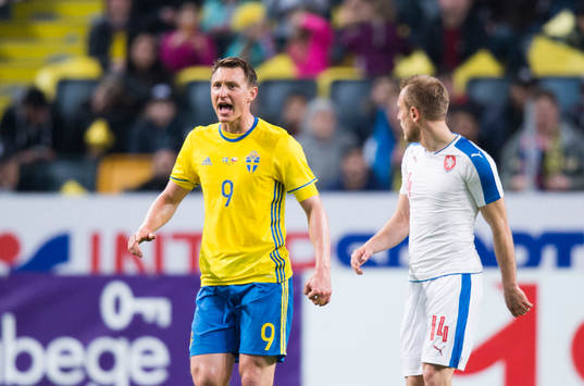 Sveriges Kim Källström reagerar