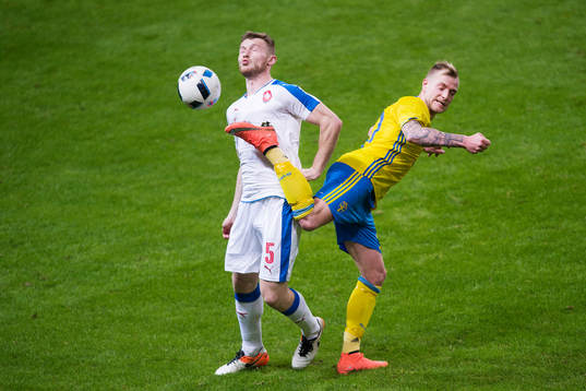 Tjeckien  Jakub Brabec och Sveriges John Guidetti