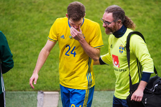 Sveriges Emil Salomonsson går ut skadad