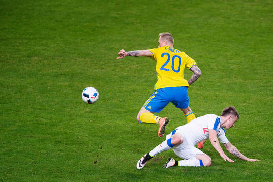 Sveriges John Guidetti hoppar över Tjeckien  Lukas Marecek