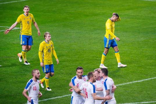 Sveriges Kim Källström, Oscar Lewicki och Martin Olsson