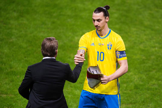 Sveriges Zlatan Ibrahimovic klappar om player manager