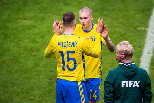 Sveriges Victor Nilsson Lindelöf byts ut och Alexander