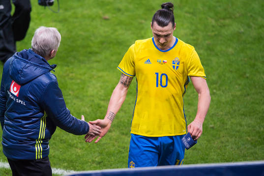 Sveriges Zlatan Ibrahimovic klappar om landslagschef Lars