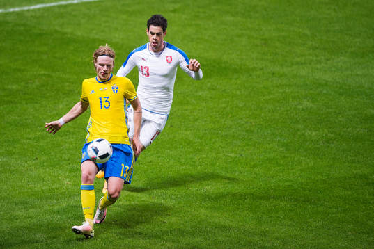 Sveriges Oscar Hiljemark och Tjeckien  Jakub Rada