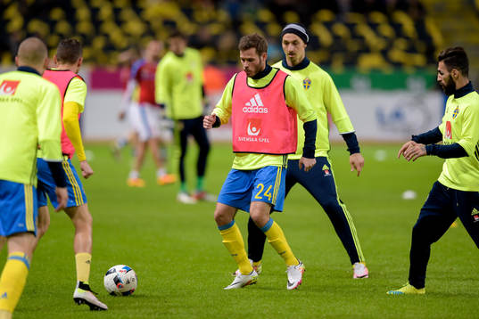 Sveriges Emil Salomonsson och Zlatan Ibrahimovic