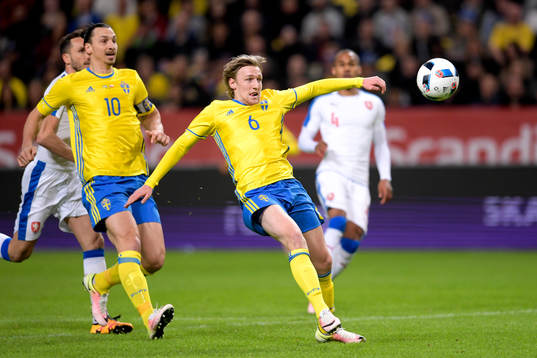 Sveriges Zlatan Ibrahimovic och Emil Forsberg