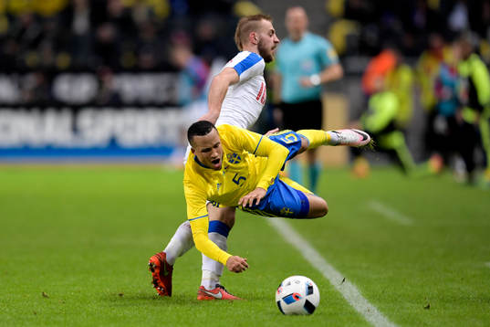 Tjeckiens Jiri Skalak fäller Sveriges Martin Olsson