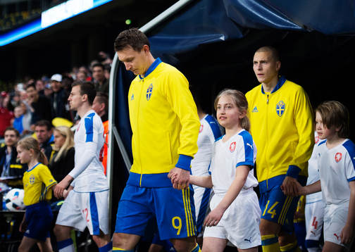 Sveriges Kim Källström och Victor Nilsson Lindelöf gör