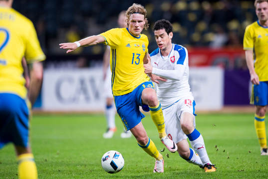 Sveriges Oscar Hiljemark och Tjeckiens Jakub Rada