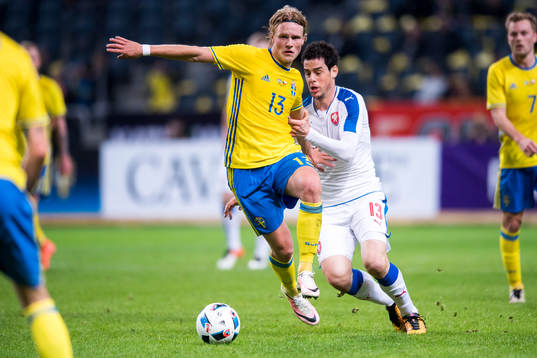 Sveriges Oscar Hiljemark och Tjeckiens Jakub Rada